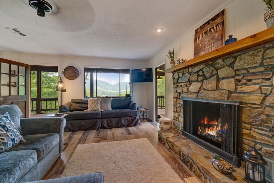 Free Whitewater Rafting - Secluded Luxury - Modern AND Rustic Cabin Cabin in Stecoah