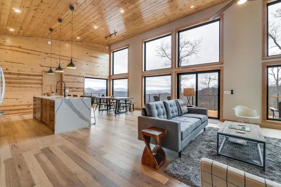 Free Whitewater Rafting + Modern Cabin + Breathtaking View + Hot Tub Azalea Creek Cabin in Swain County