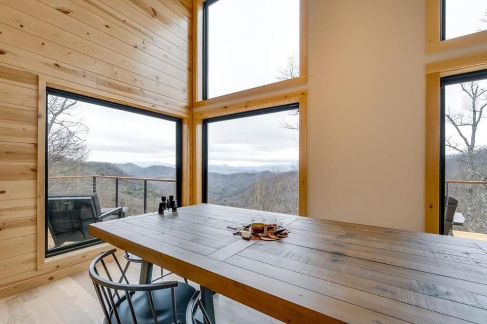 Free Whitewater Rafting + Modern Cabin + Breathtaking View + Hot Tub Azalea Creek Cabin in Swain County