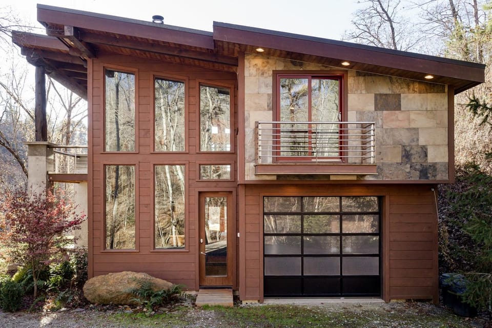 Free Train Tours + Custom Modern Luxury Cabin + Beautiful Sunset Views Cabin in Fontana Lake