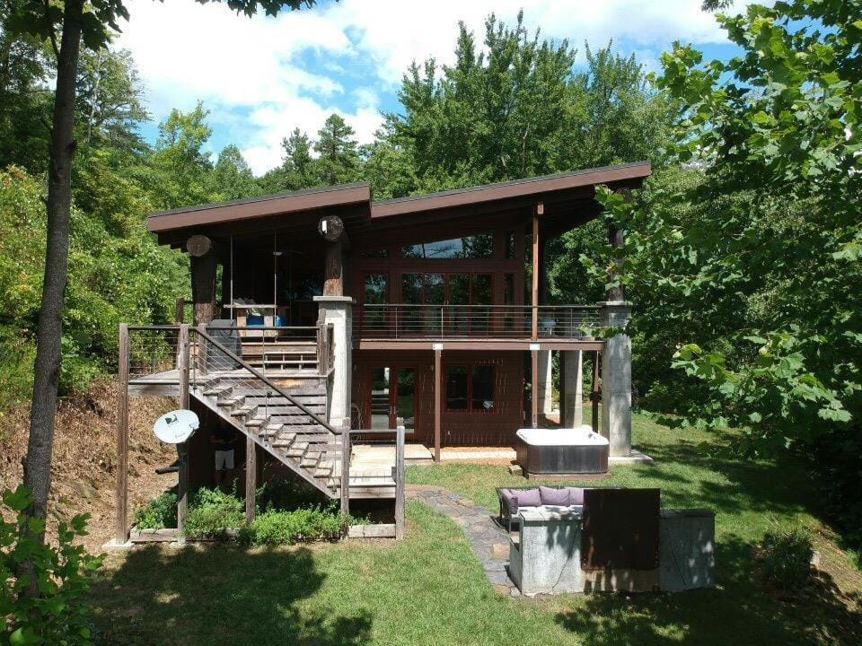 Free Train Tours + Custom Modern Luxury Cabin + Beautiful Sunset Views Cabin in Fontana Lake