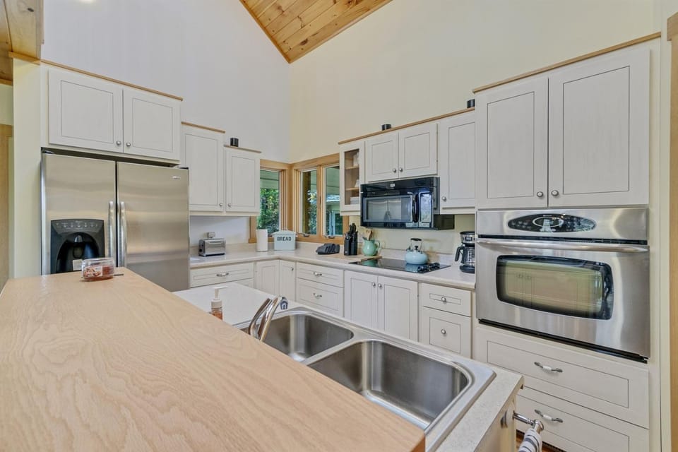 Whispering Pines Lakehouse - private dock and free zipline passes House in Fontana Lake