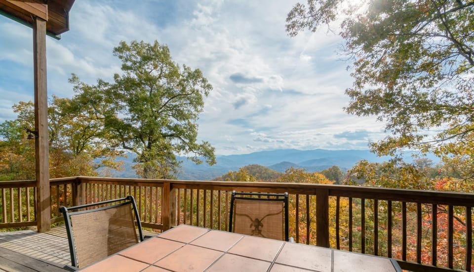 Free Whitewater Rafting - Relaxing, Modern Loft Cabin - Inspiring View Cabin in Swain County