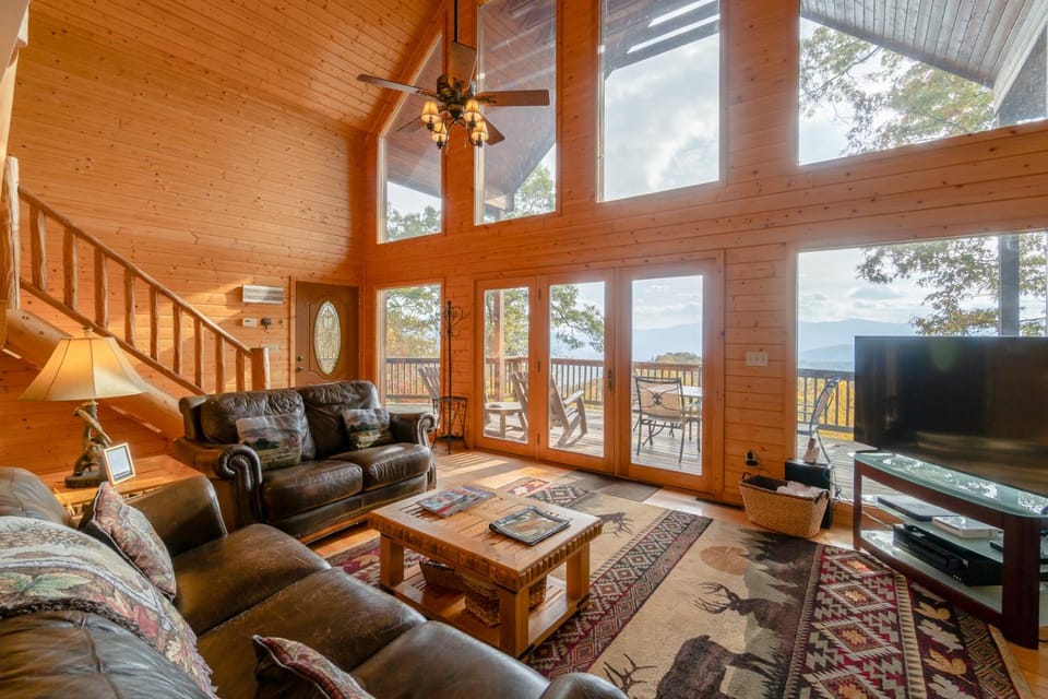 Free Whitewater Rafting - Relaxing, Modern Loft Cabin - Inspiring View Cabin in Swain County