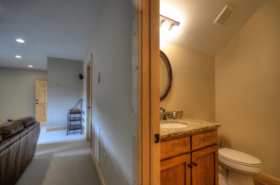Free Railroad Tix + Amazing patio w/ Fire Pit + Home Theater + Hot Tub Almost Heaven House in Stecoah
