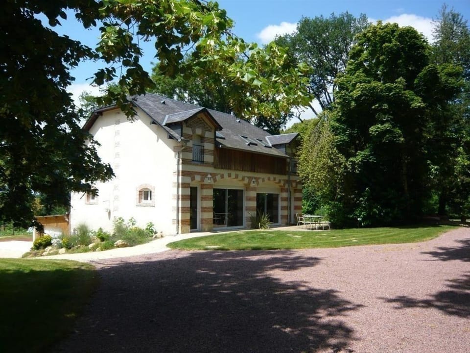 Gîte spacieux en Touraine, 8 pers, jardin privé, calme - FR-1-381-273 House in Centre-Val de Loire