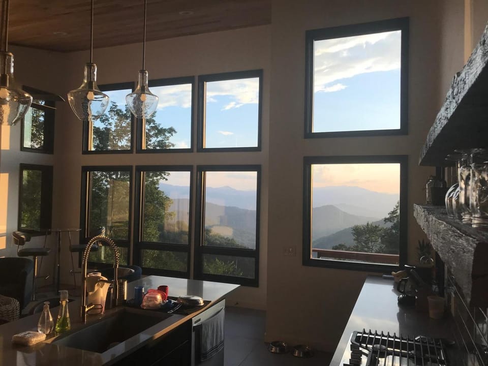 Free Brewery Tour Pass+ Amazing View + Private Mtn Cabin + Convenience Cabin in Swain County