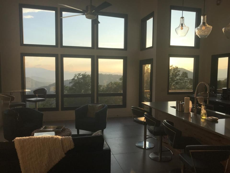 Free Brewery Tour Pass+ Amazing View + Private Mtn Cabin + Convenience Cabin in Swain County
