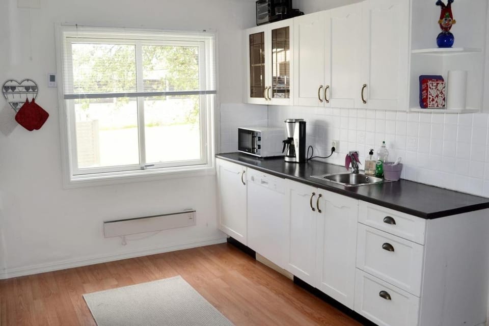 Coffee/tea facilities, Kitchen or kitchenette, dishwasher, pet friendly, stove