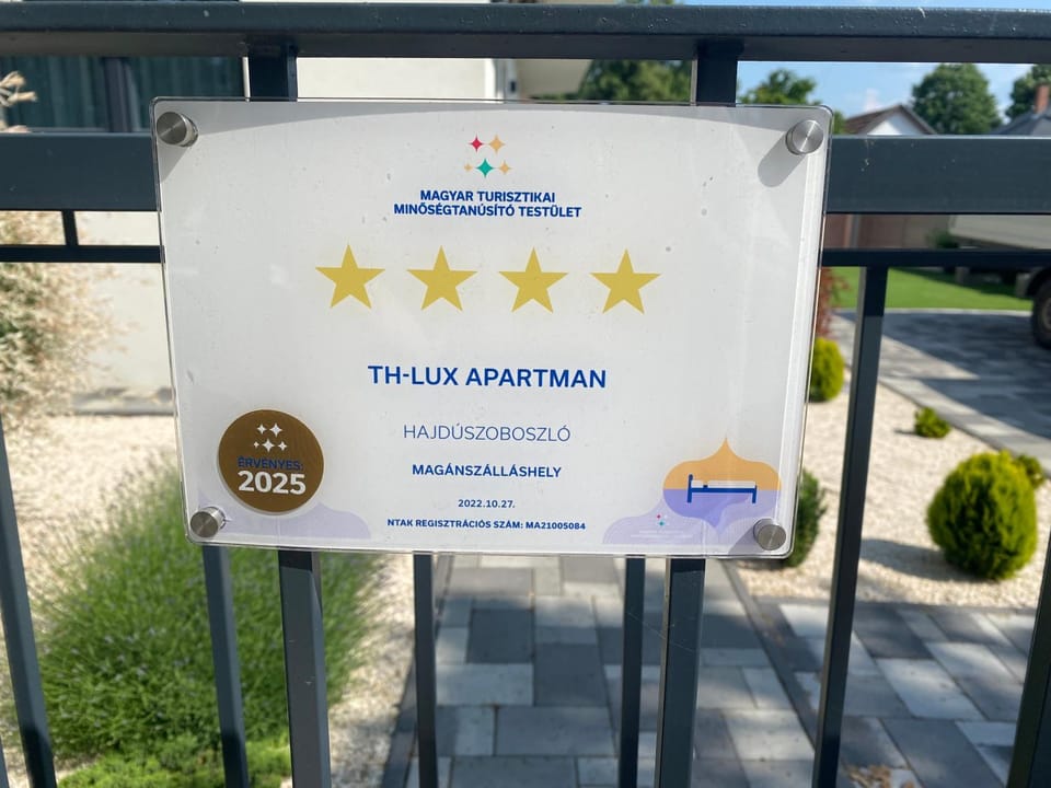 Th-Lux Apartman Hajdúszoboszló Apartment in Hungary