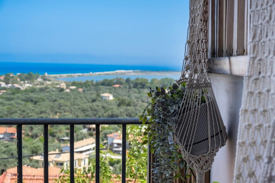 View (from property/room), City view, Lake view, Sea view