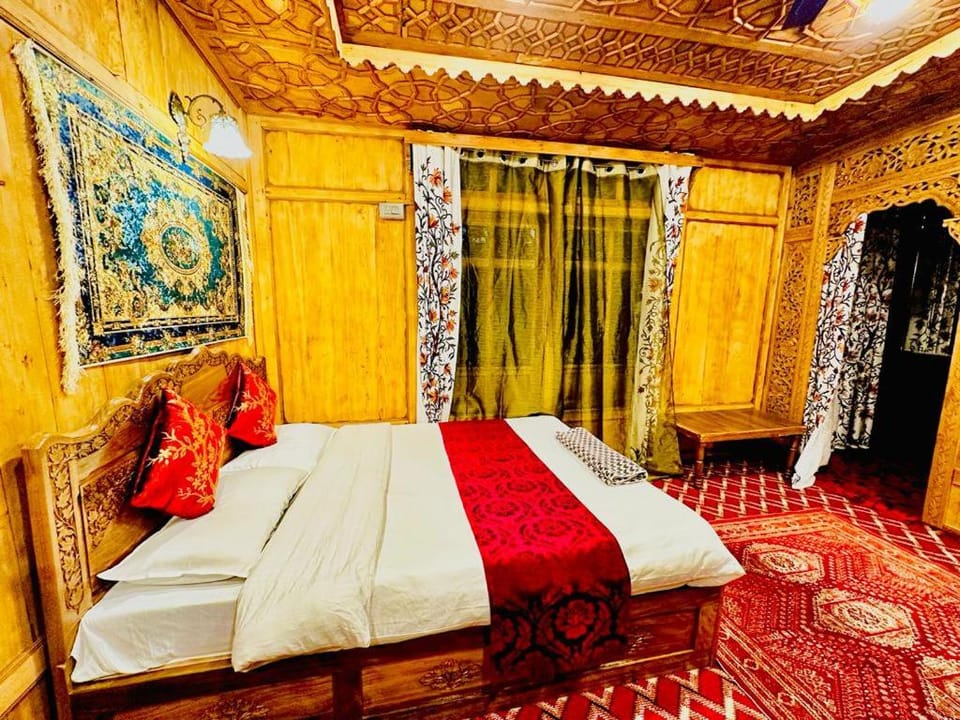 Bed, Photo of the whole room, Bedroom, Breakfast, wardrobe