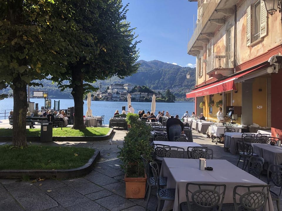 Restaurant/places to eat, Lake view