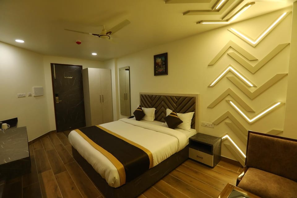 Photo of the whole room, Bedroom