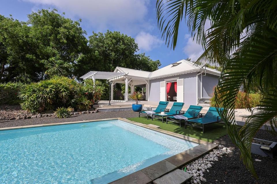 Villa White Oasis calme avec piscine à débordement, 6 personnes House in Grande-Terre, Guadeloupe