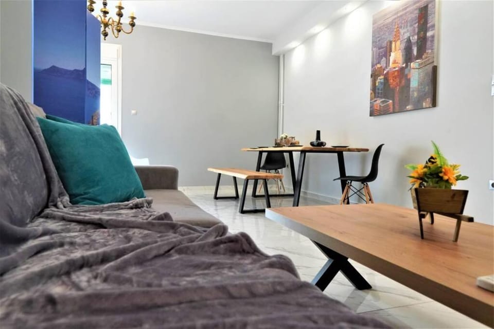 Athens Central 3BD Apartment next to Metro Luxury Apartment in Athens