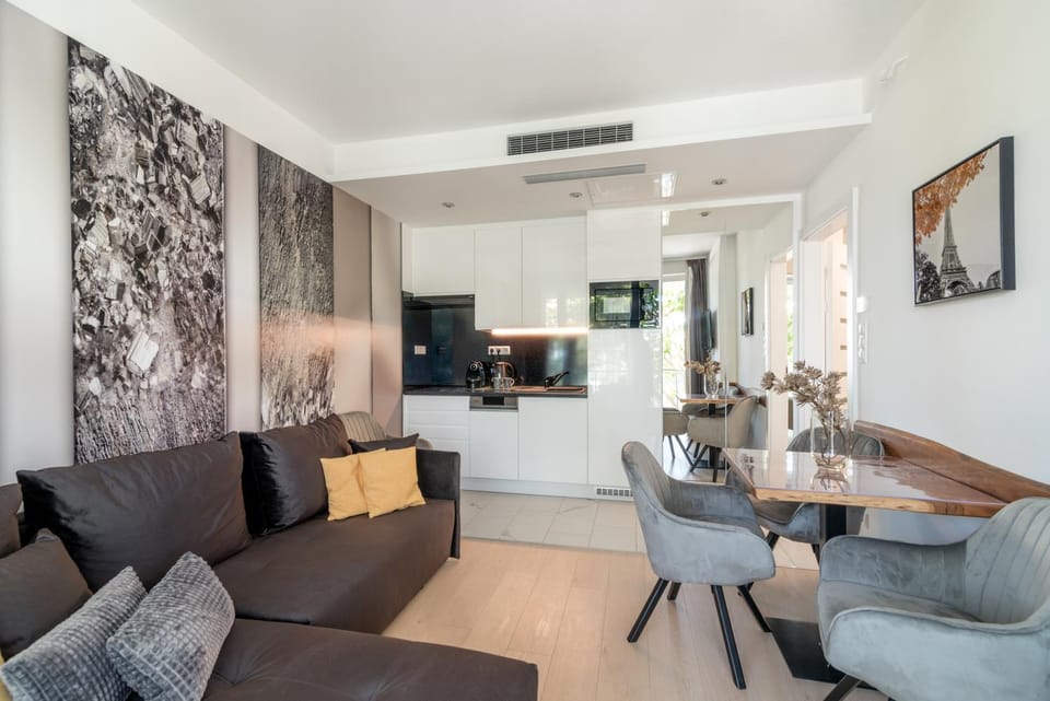 Living room, Dining area, kitchen
