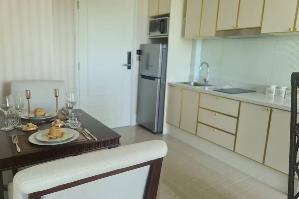 Grand florida Seaview-1BR-Step to jomtien beach Apartment in Pattaya City