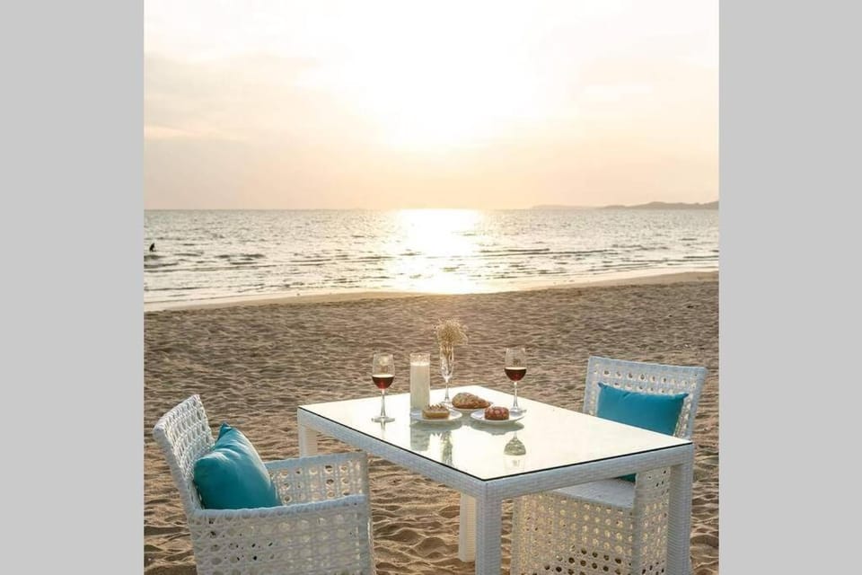 Grand florida Seaview-1BR-Step to jomtien beach Apartment in Pattaya City
