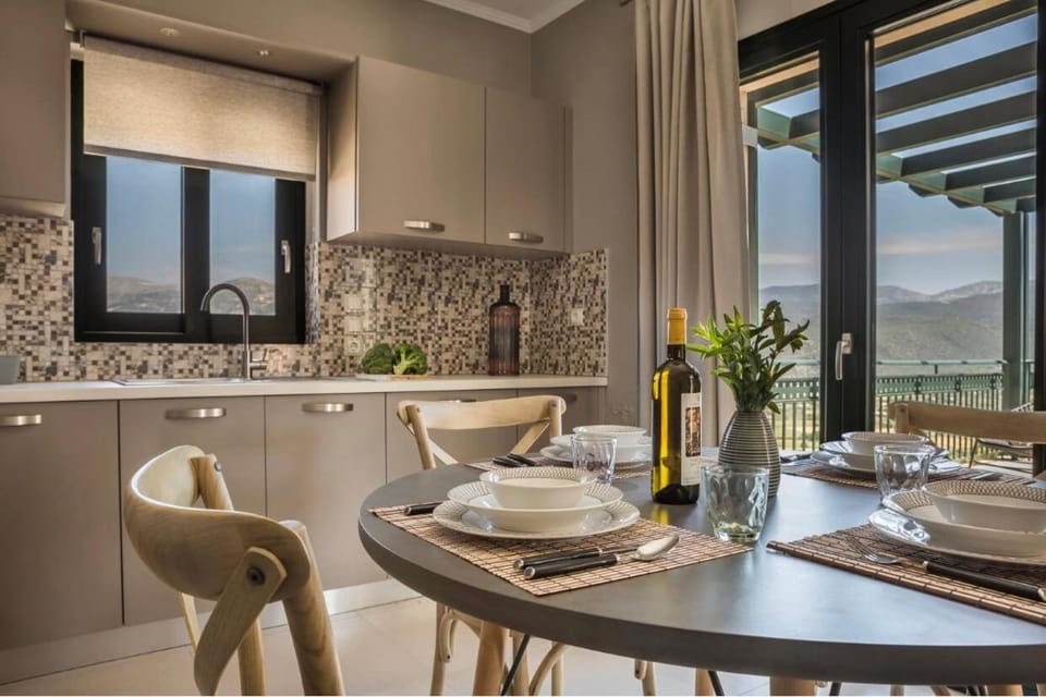 Dining area, kitchen