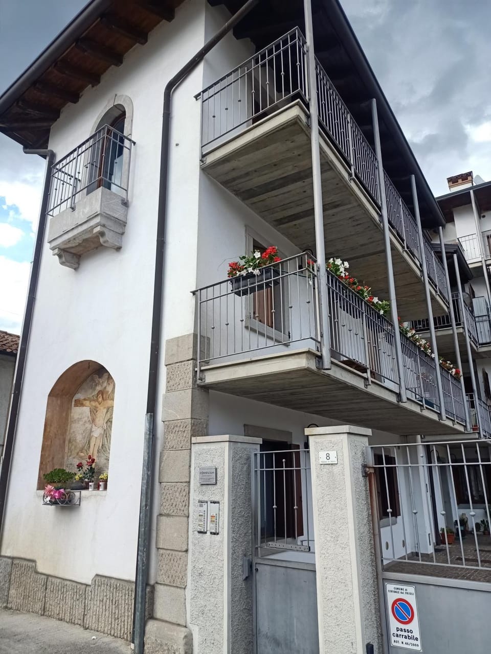 Facade/entrance