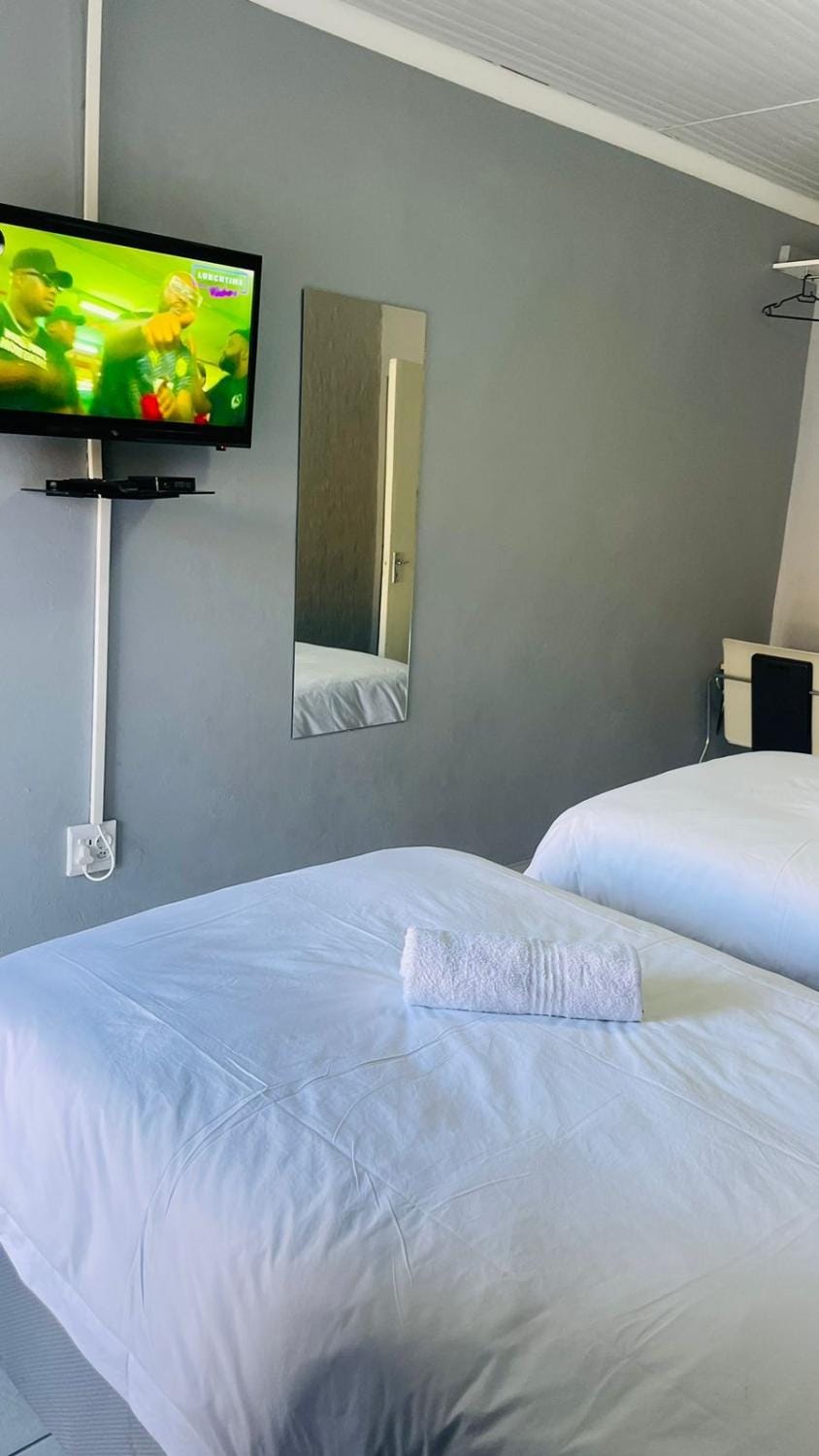 Communal lounge/ TV room, Bed, TV and multimedia, Photo of the whole room, Bedroom
