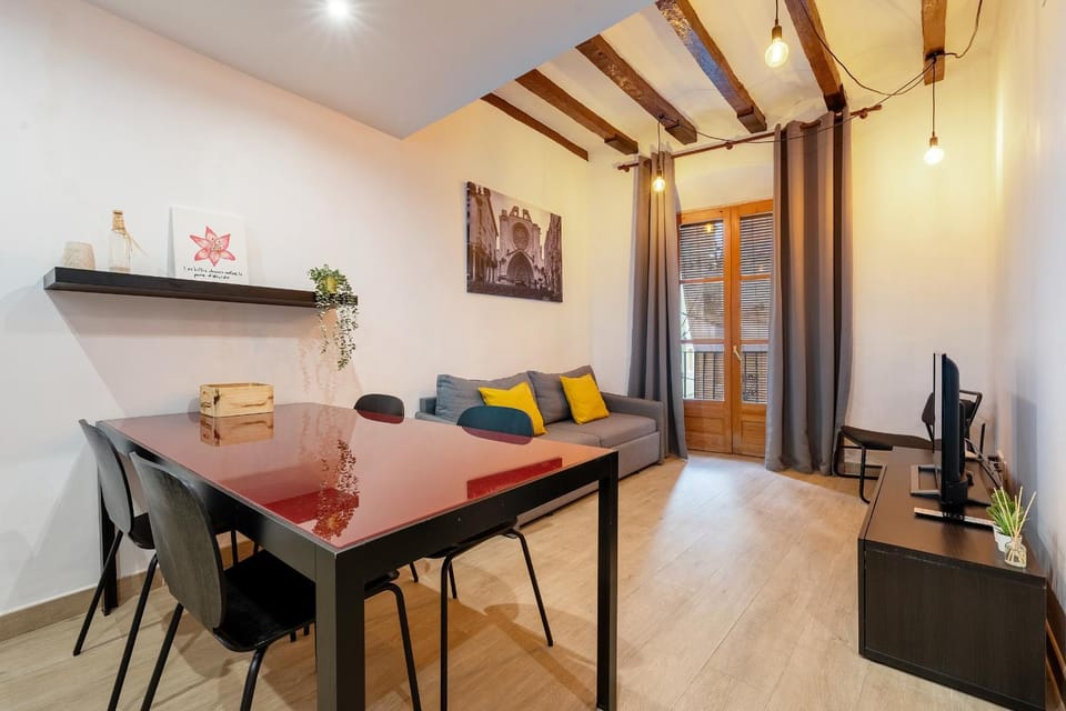 TV and multimedia, Living room, Seating area, Dining area