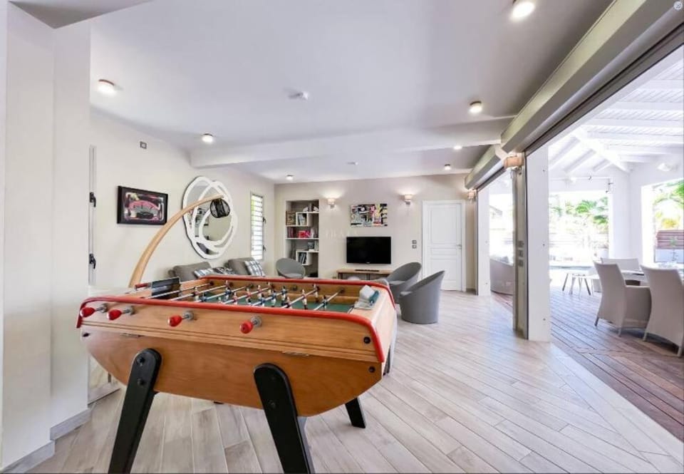 Communal lounge/ TV room, Game Room, TV and multimedia, Living room, Seating area