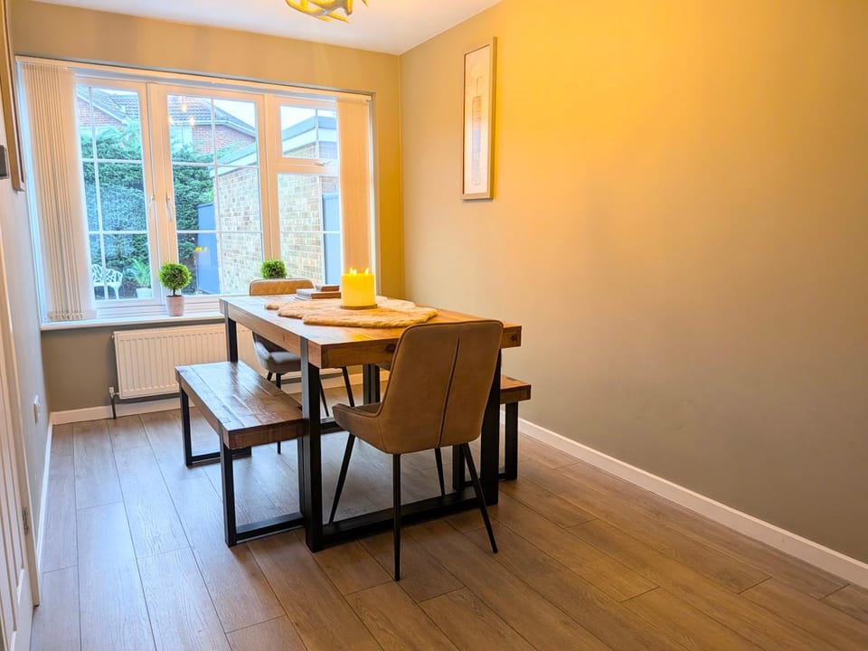 Seating area, Dining area