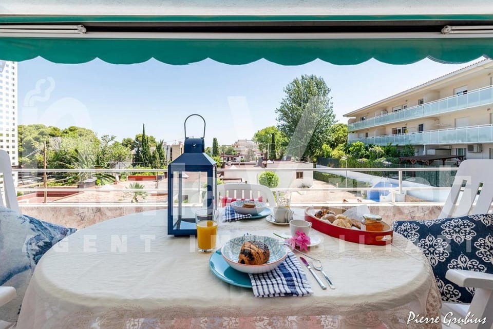 Balcony/Terrace, Food, Pool view