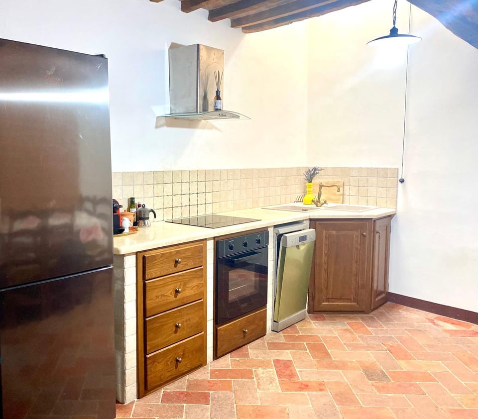 Kitchen or kitchenette, oven, stove