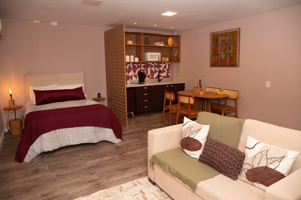 Bed, Living room, Photo of the whole room, Seating area, Bedroom, Meals, kitchen
