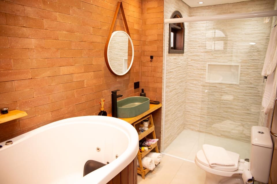Shower, Toilet, Hot Tub, Bathroom, Bath, towels
