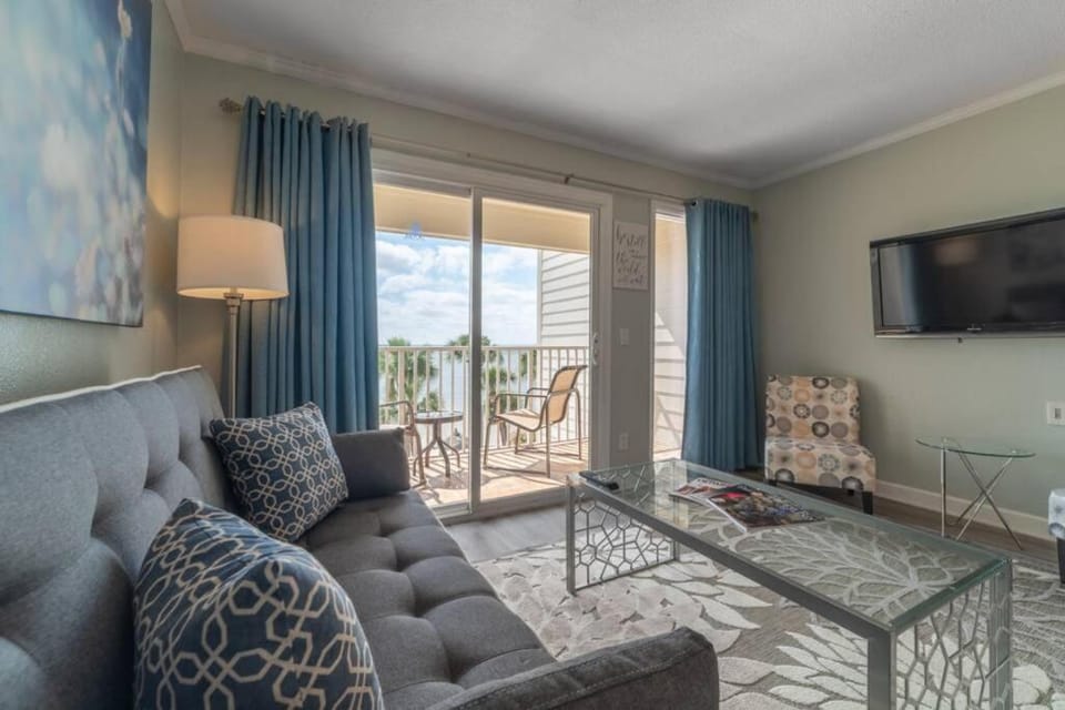 421-Fully renovated, WIFI, Pool, Amazing Views, Near BUCS Stadium Apartment in Tampa