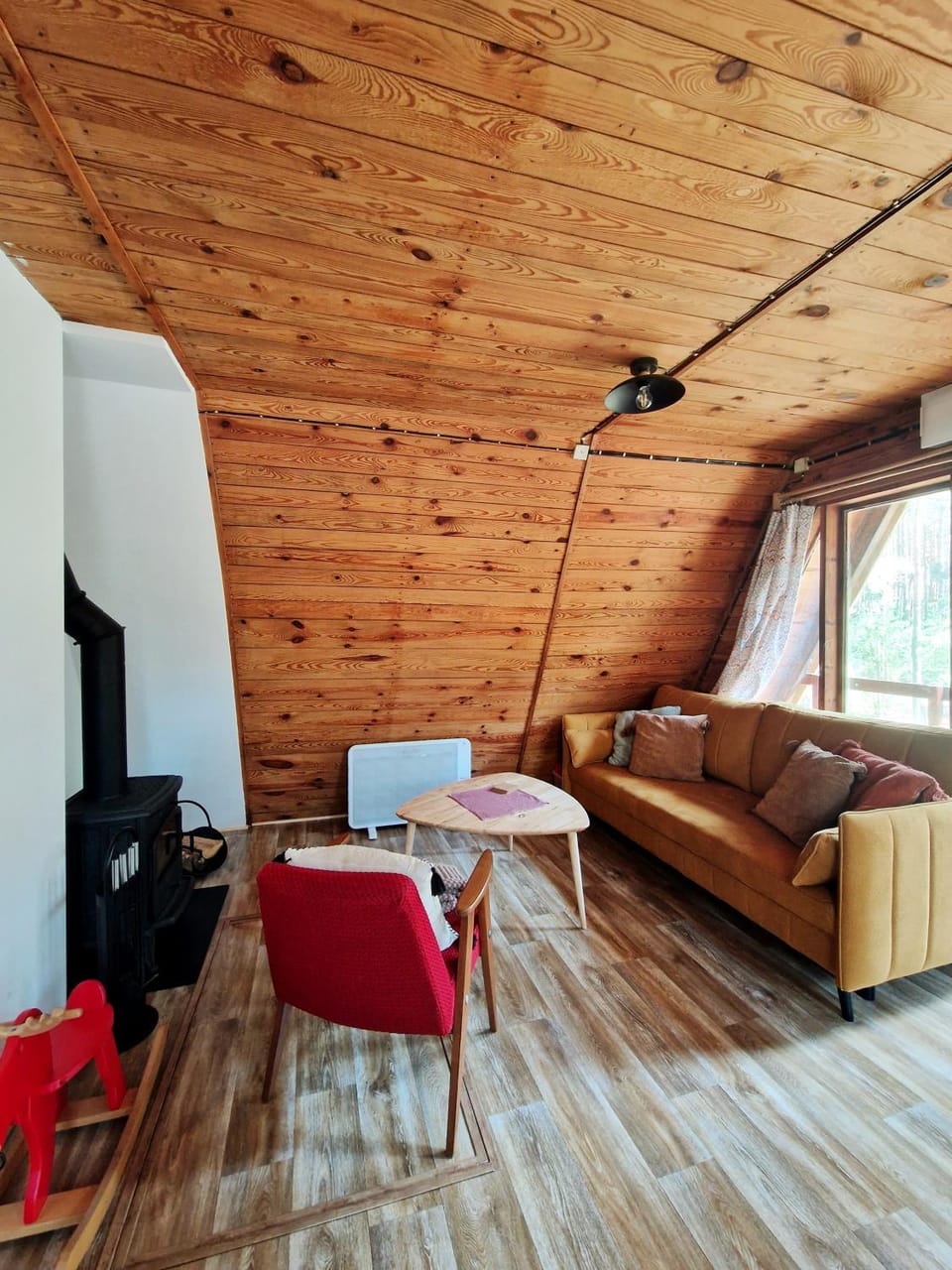 Communal lounge/ TV room, Living room, Photo of the whole room, Seating area, Evening entertainment, fireplace