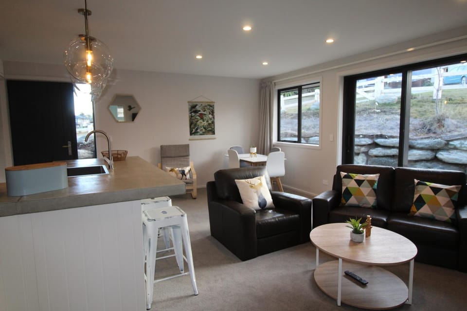 Communal lounge/ TV room, Game Room, Garden, Garden, TV and multimedia, Balcony/Terrace, Living room, Lounge or bar, Seating area, Dining area, Hiking