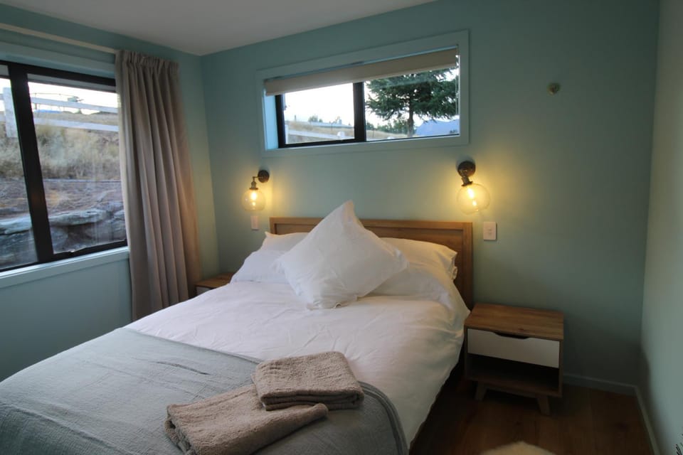 Bed, Photo of the whole room, Bedroom, Mountain view