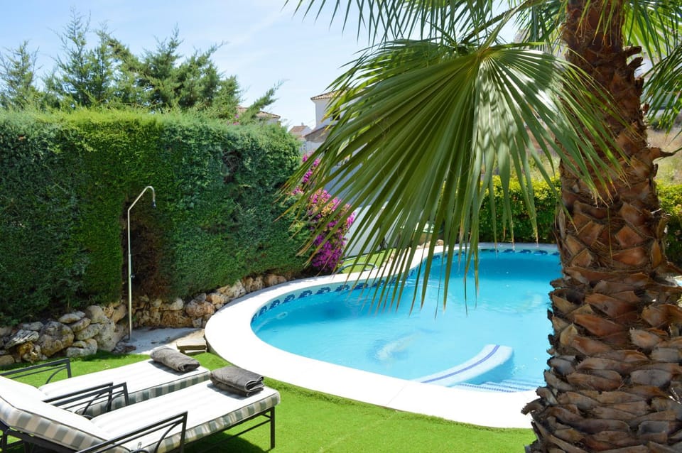 Swimming pool, Swimming pool