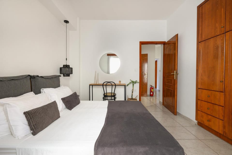 Bedroom, wardrobe