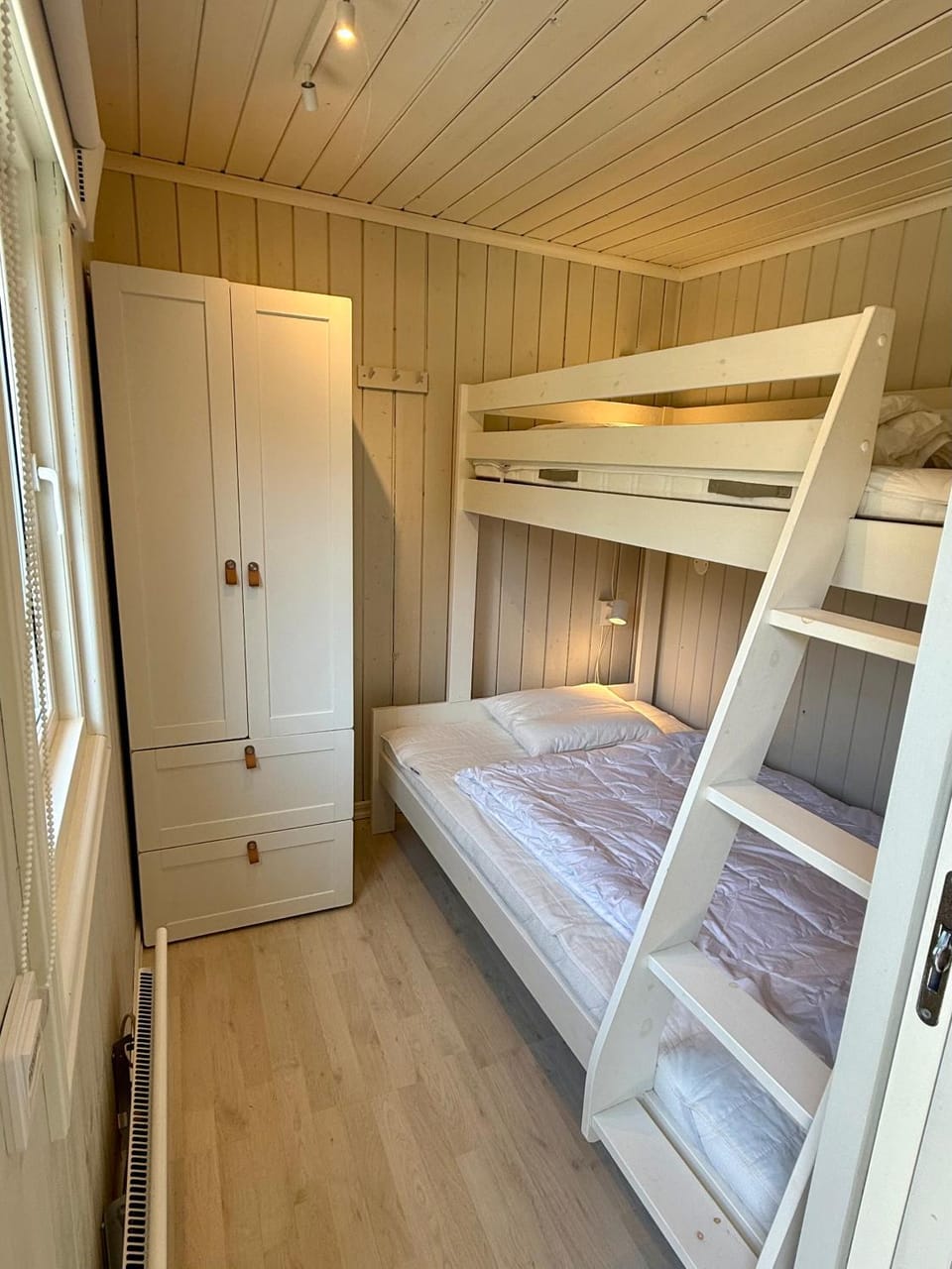 Bed, Bedroom, bunk bed, wardrobe