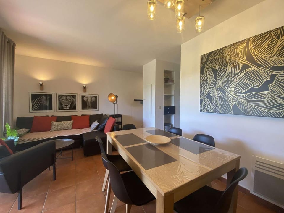 Sainte-Maxime: Appart 3P climatisé avec piscine, parking privé et jardin calme - FR-1-226-471 Apartment in Sainte-Maxime