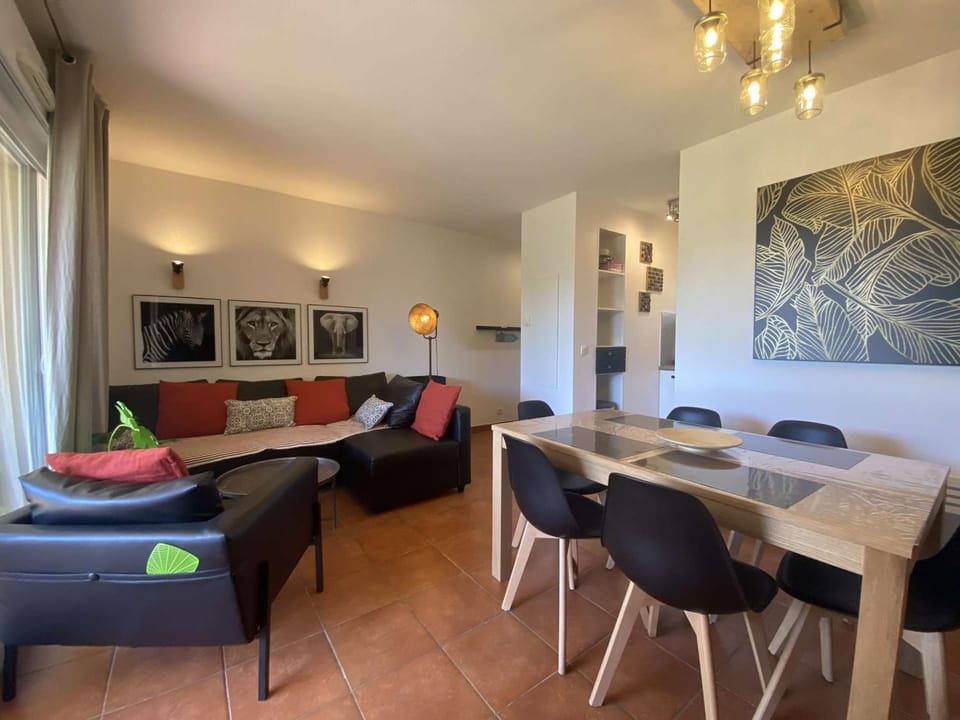 Sainte-Maxime: Appart 3P climatisé avec piscine, parking privé et jardin calme - FR-1-226-471 Apartment in Sainte-Maxime