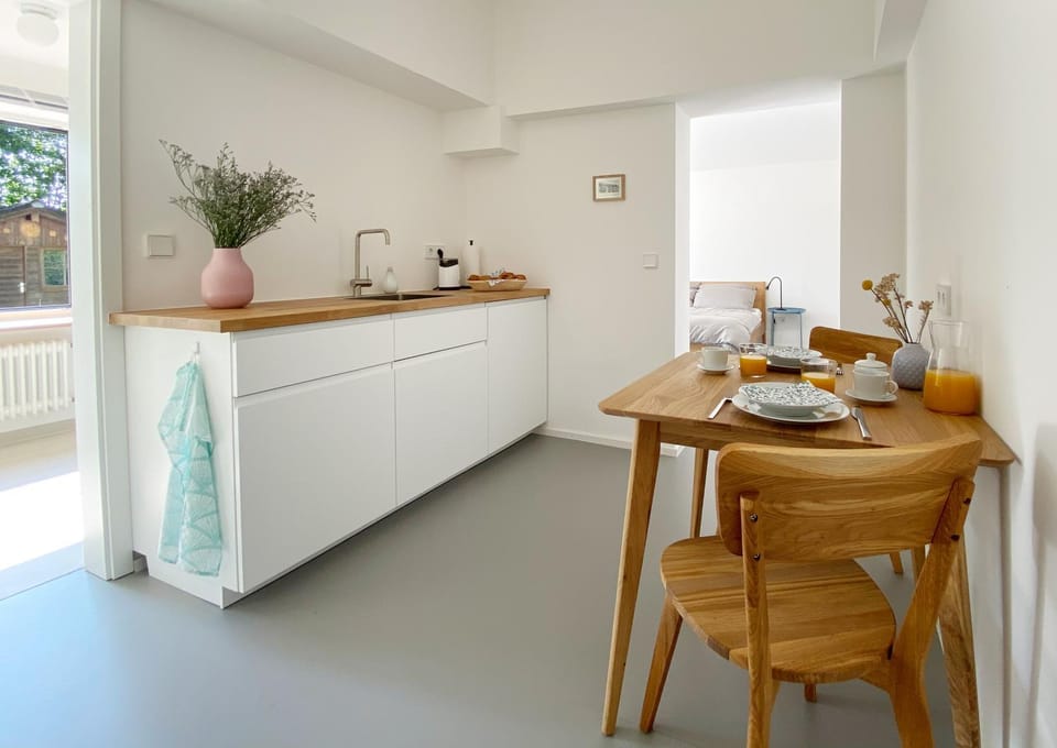 Kitchen or kitchenette, Dining area