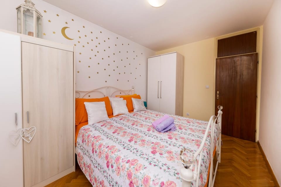 Bed, Bedroom, wardrobe