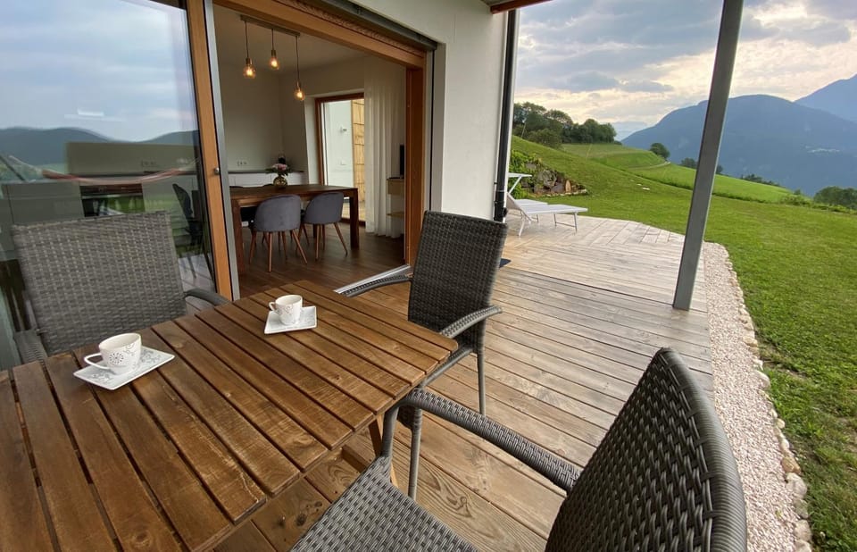 Balcony/Terrace, Mountain view