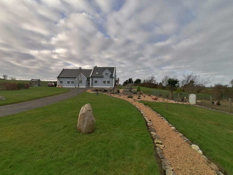 Self catering upstairs apartment at Tradcottage Apartment in County Sligo