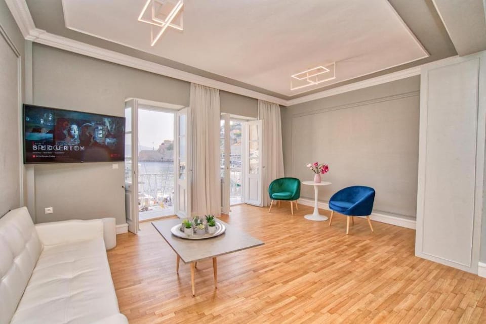 Douskos Harbour Residence Apartment in Islands