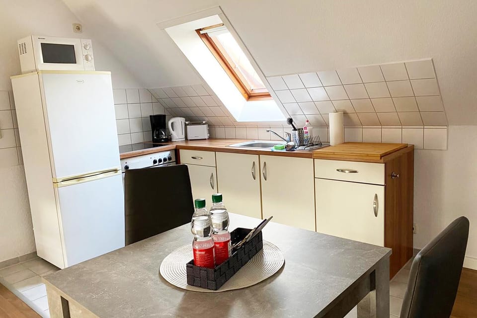 Kitchen or kitchenette, Dining area, Communal kitchen