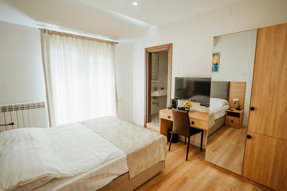 Bed, TV and multimedia, Bedroom, Bedroom