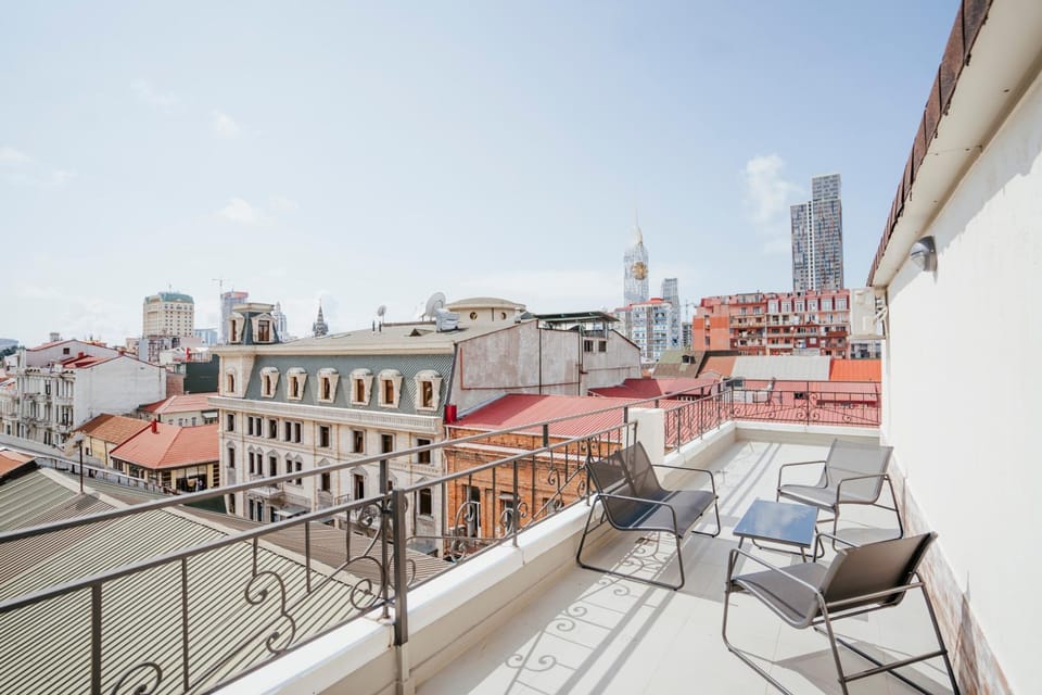 Neighbourhood, Balcony/Terrace, Street view